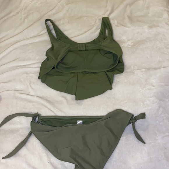 Green bikini - Picture 3 of 3